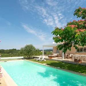  Hébergement de vacances Les Terrasses De Cascavelle